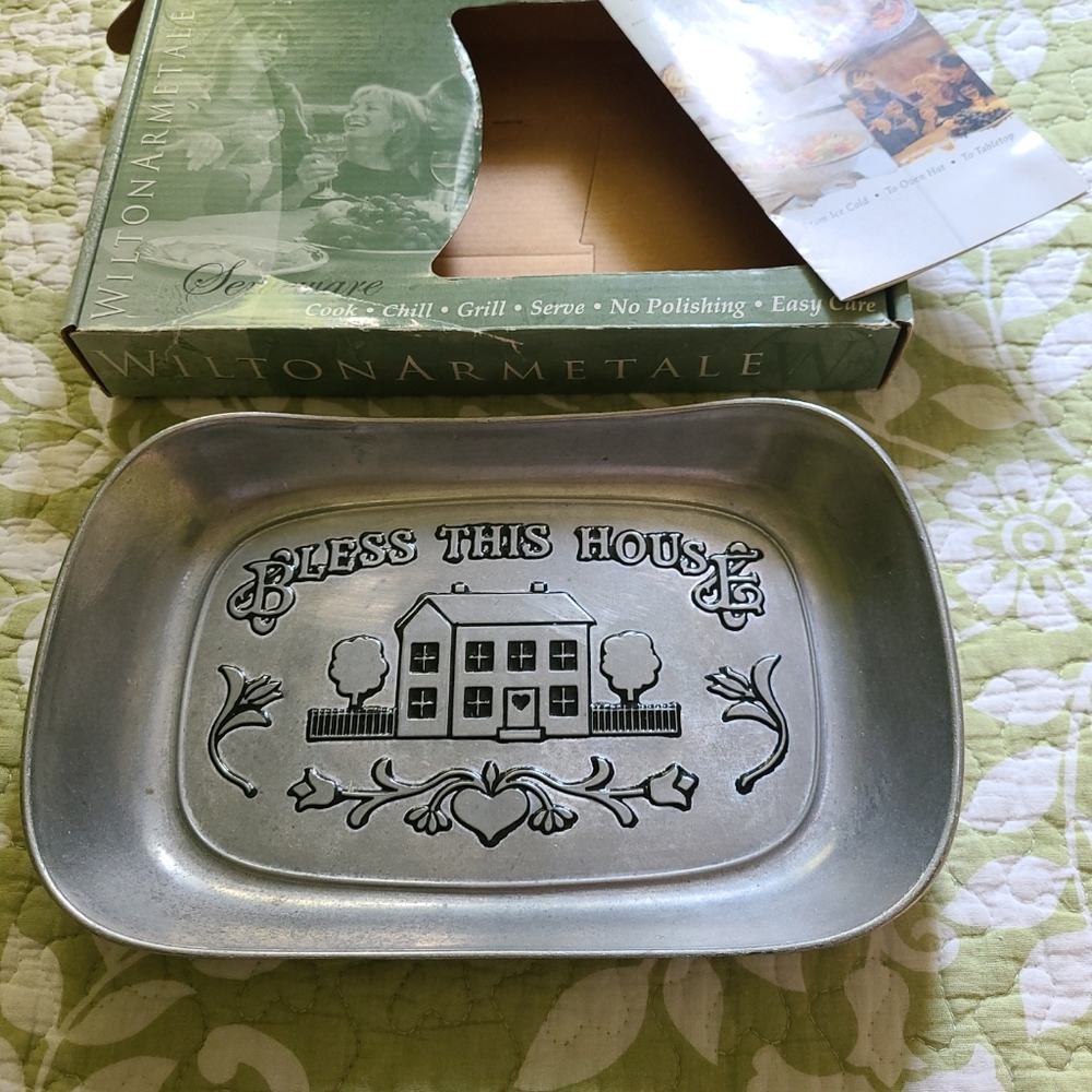 Vintage Wilton Armetale Pewter Bread Tray,  Large. $4 if bundled